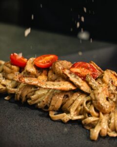 Creamy linguini with shrimp and cherry tomatoes, finished with grated cheese