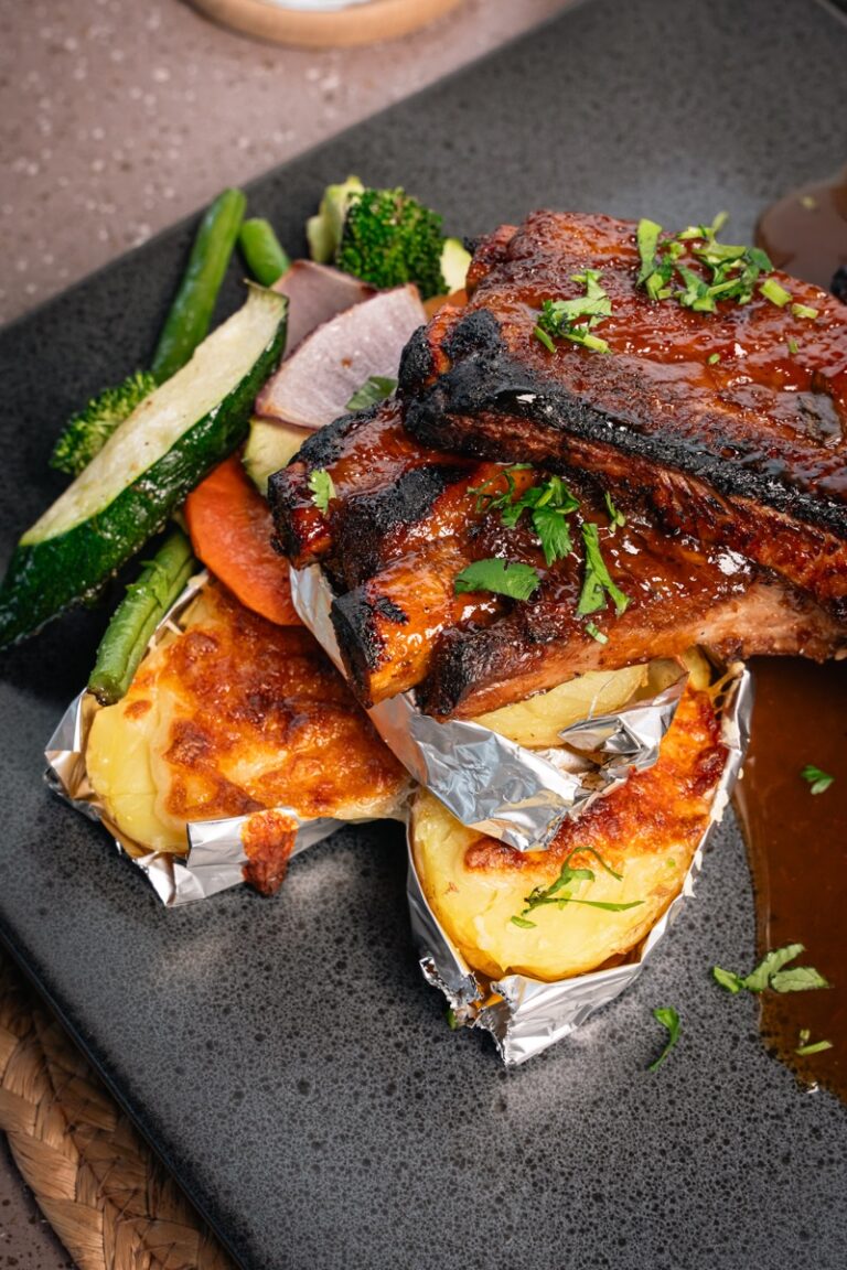 Baby back ribs with grilled vegetables and baked potato